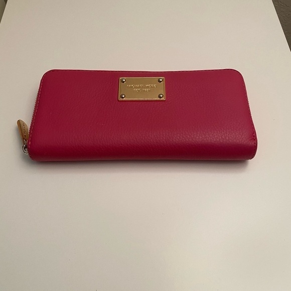 Michael Kors Pink Genuine Leather Continental Wallet - Picture 1 of 13